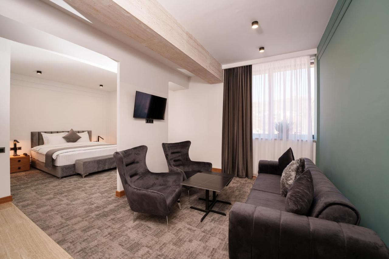 Revive Boutique Hotel Erivan Exterior foto