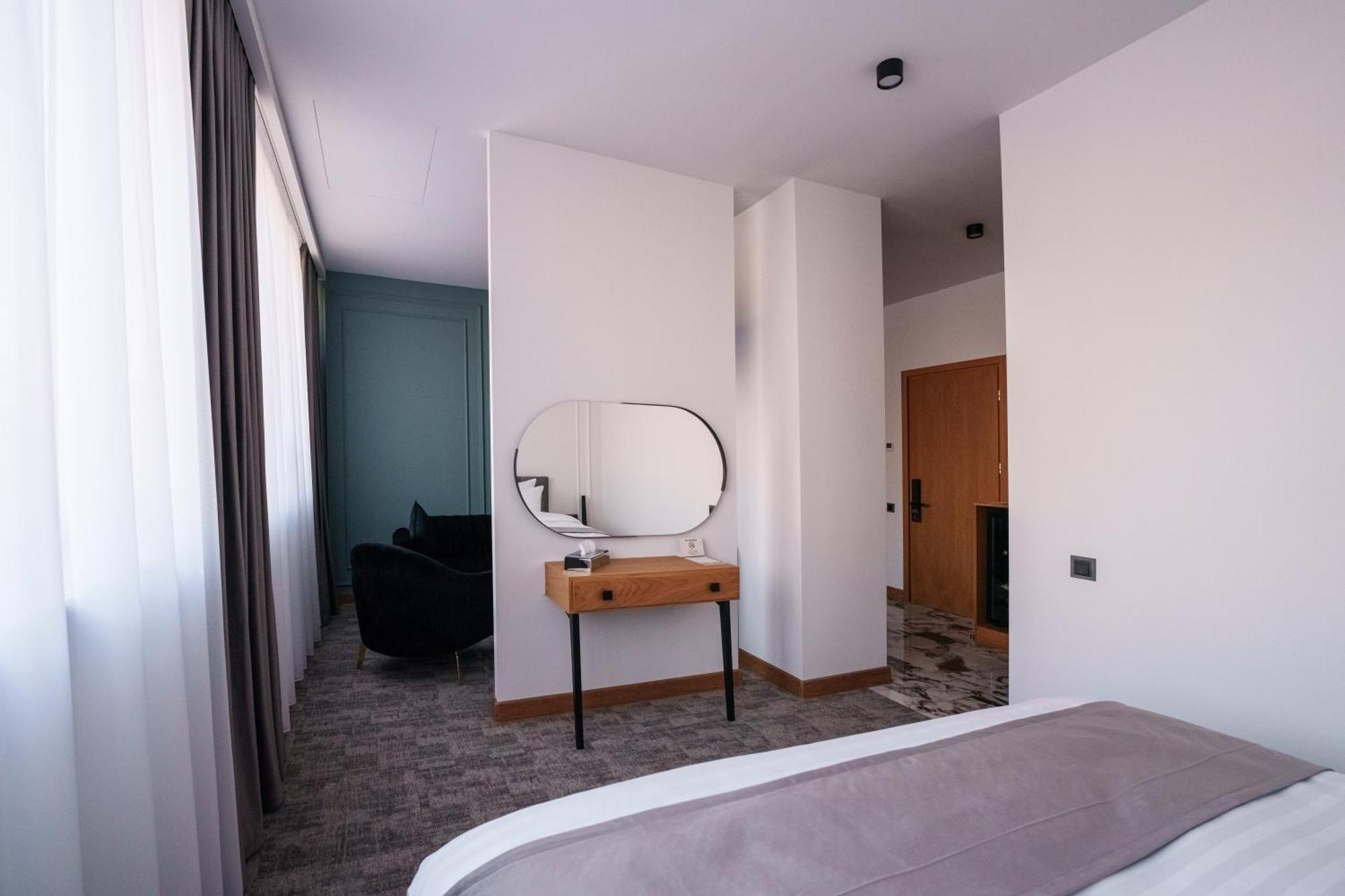 Revive Boutique Hotel Erivan Exterior foto