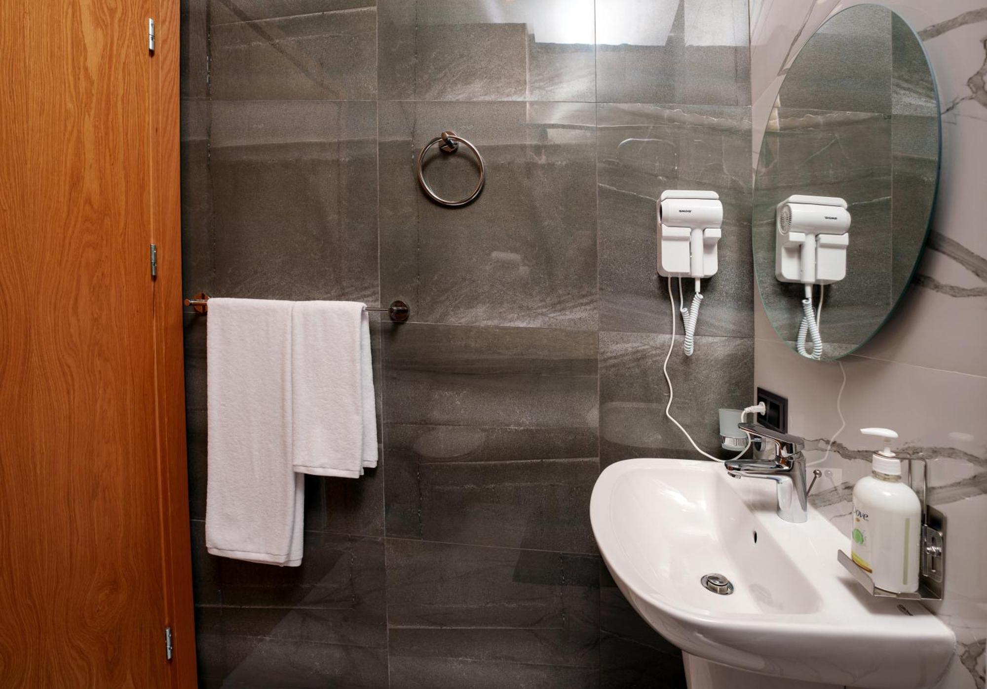 Revive Boutique Hotel Erivan Exterior foto