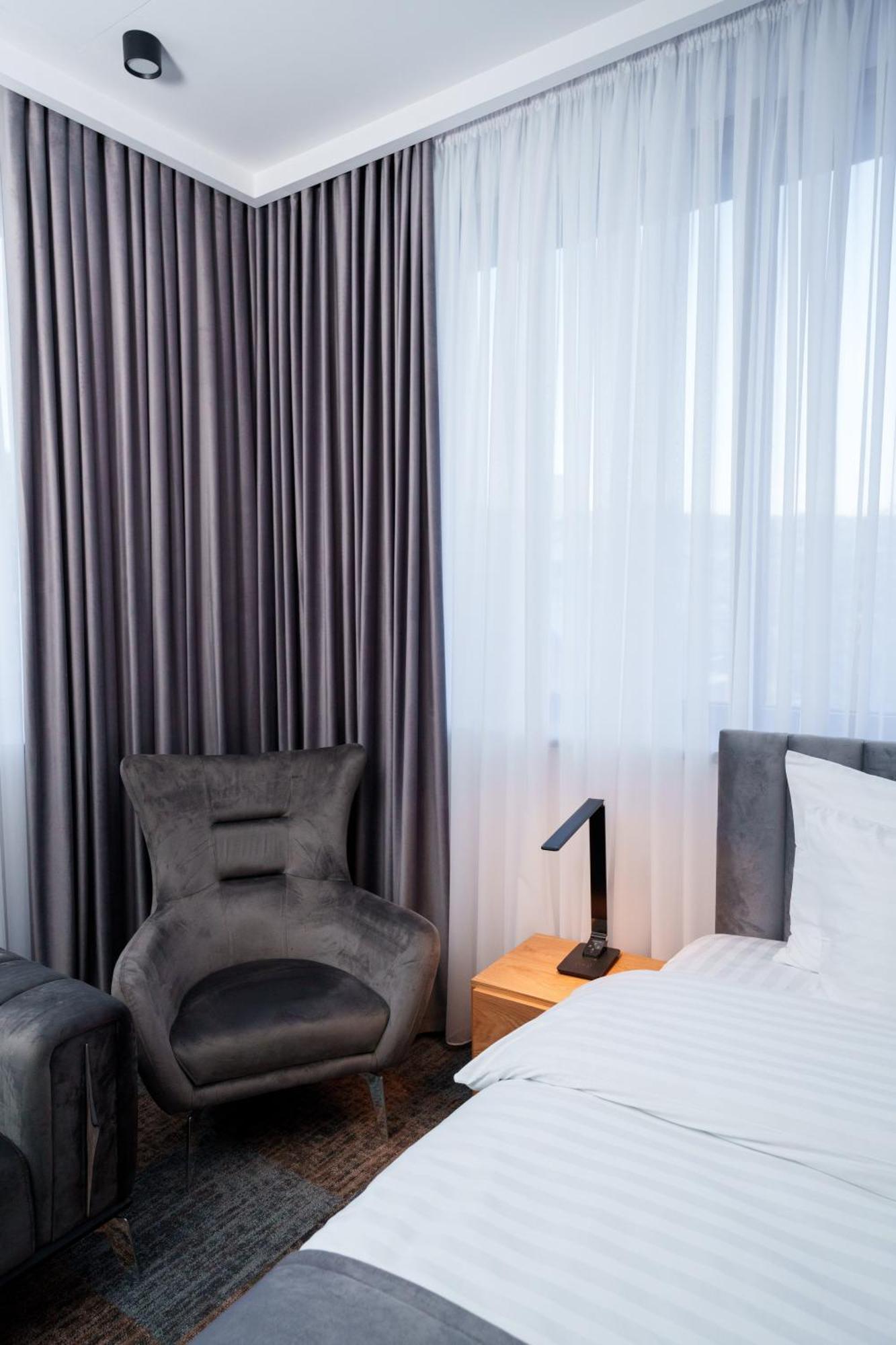 Revive Boutique Hotel Erivan Exterior foto