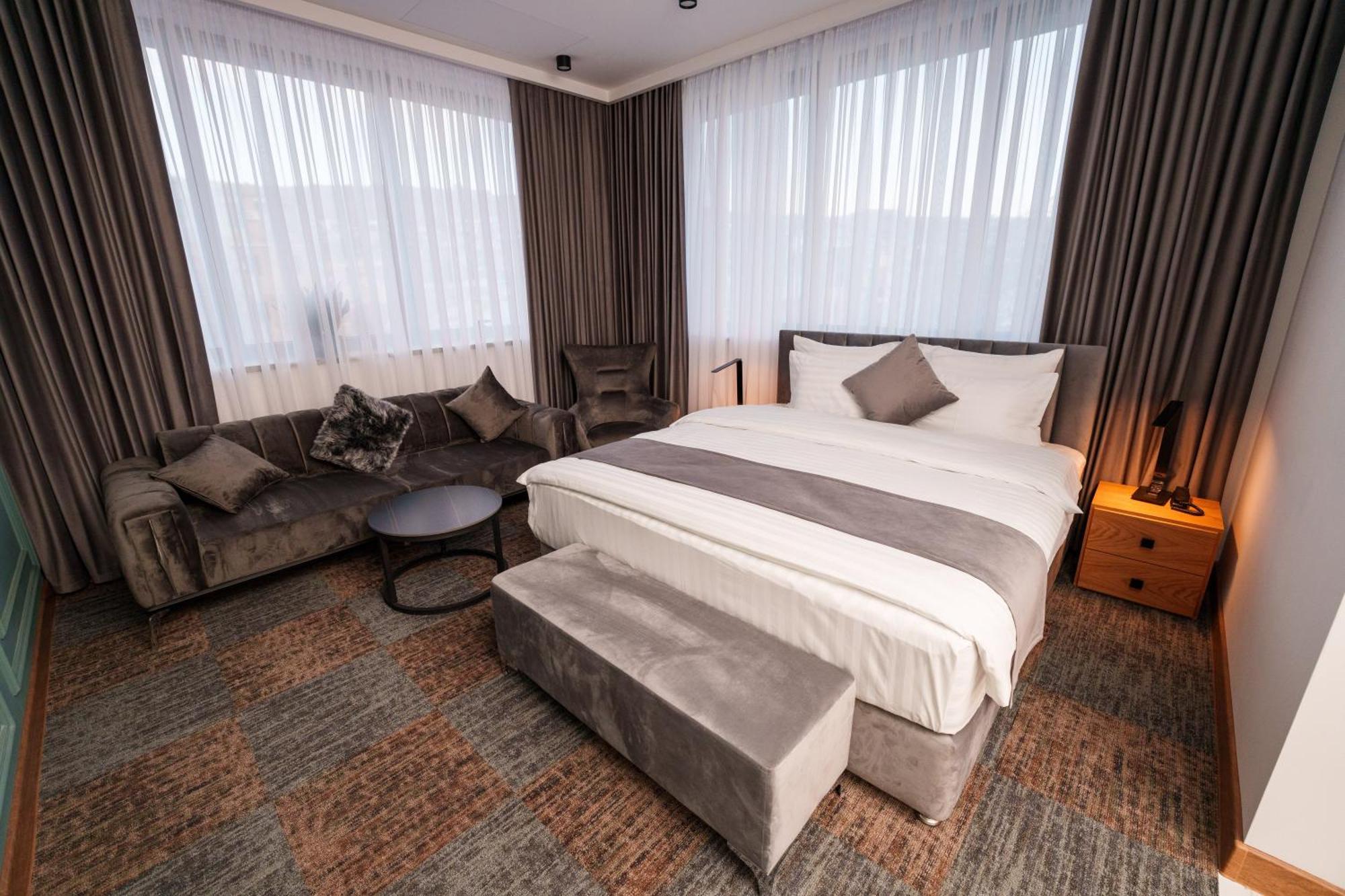 Revive Boutique Hotel Erivan Exterior foto