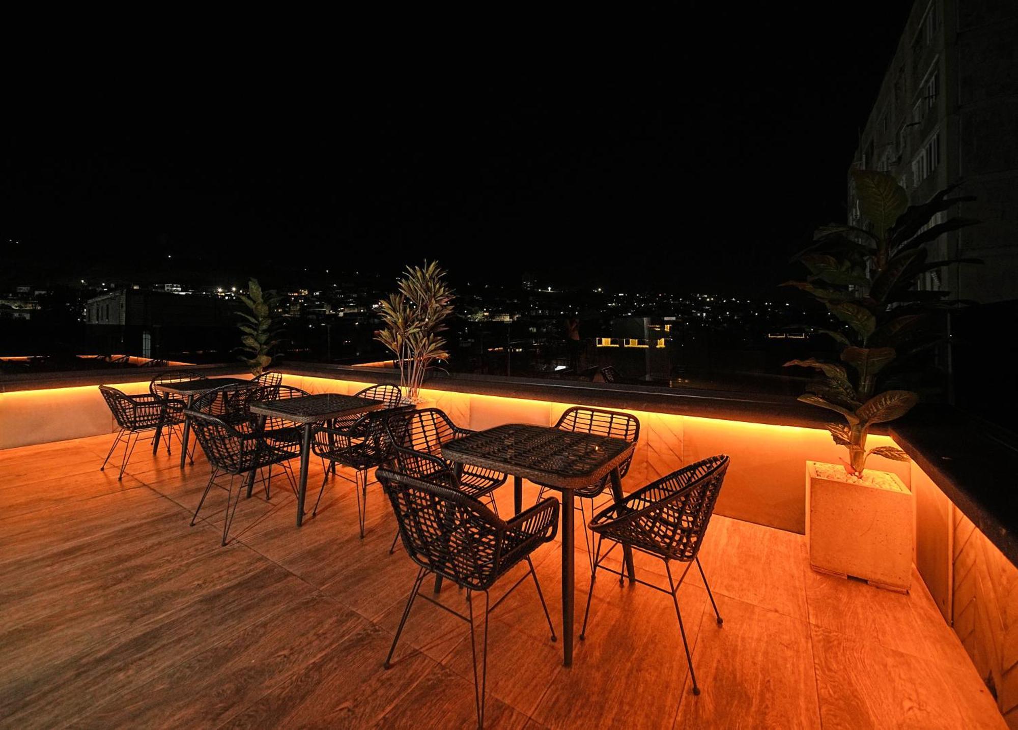 Revive Boutique Hotel Erivan Exterior foto