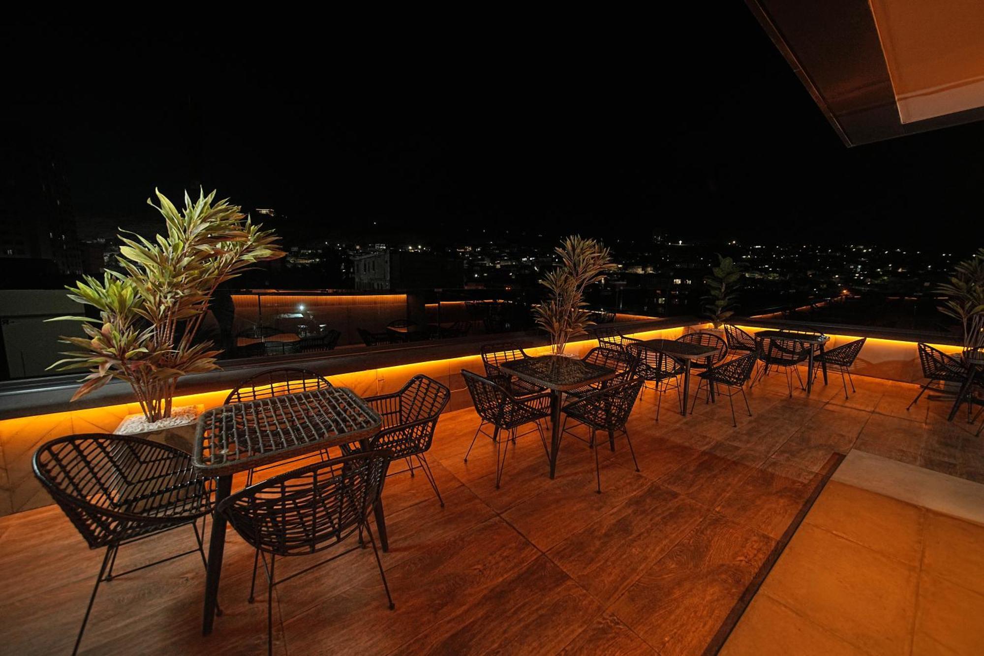 Revive Boutique Hotel Erivan Exterior foto
